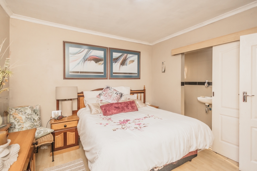 3 Bedroom Property for Sale in Bernadino Heights Western Cape